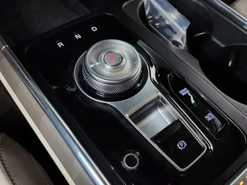 2024 Kia Carnival с пробегом 23 992 км