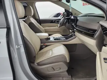 2024 Kia Carnival с пробегом 23 992 км