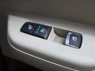 2025 Kia Carnival с пробегом 9 339 км