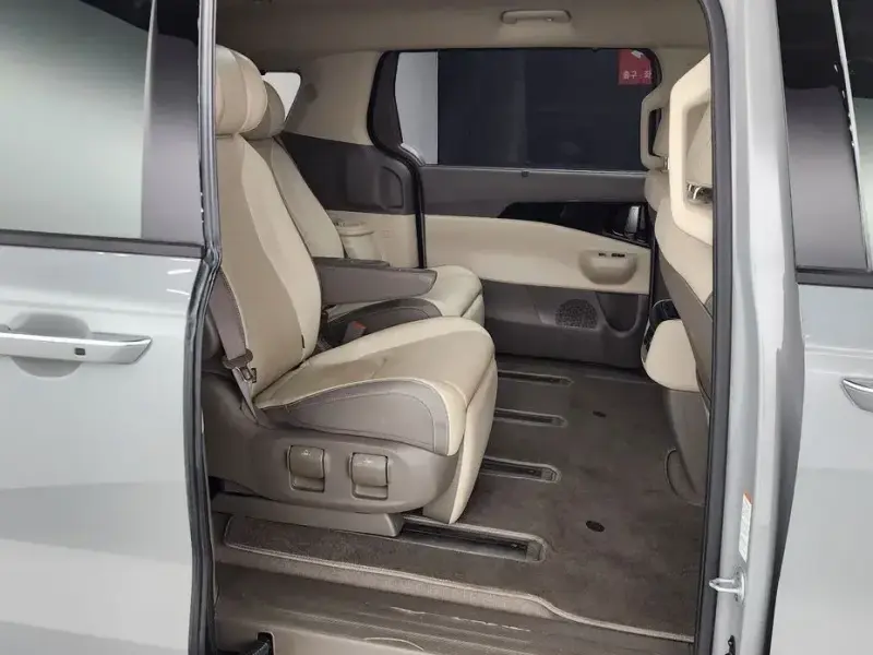 2024 Kia Carnival с пробегом 23 992 км