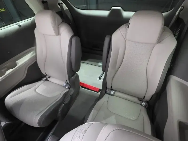 2025 Kia Carnival с пробегом 9 339 км