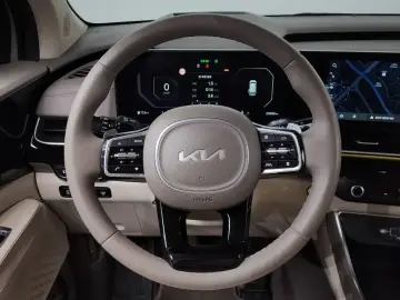 2024 Kia Carnival с пробегом 23 992 км