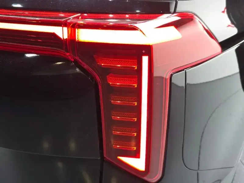 2025 Kia Carnival с пробегом 9 339 км