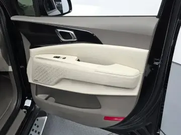 2025 Kia Carnival с пробегом 9 339 км