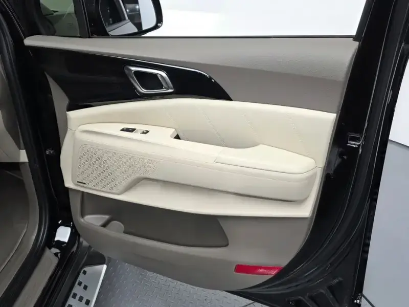 2025 Kia Carnival с пробегом 9 339 км