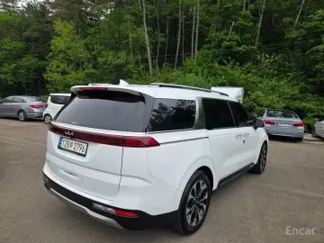 2023 Kia Carnival с пробегом 33 210 км