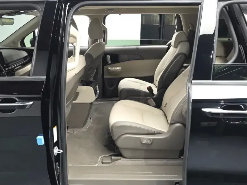 2025 Kia Carnival с пробегом 9 339 км