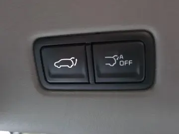 2025 Kia Carnival с пробегом 9 339 км