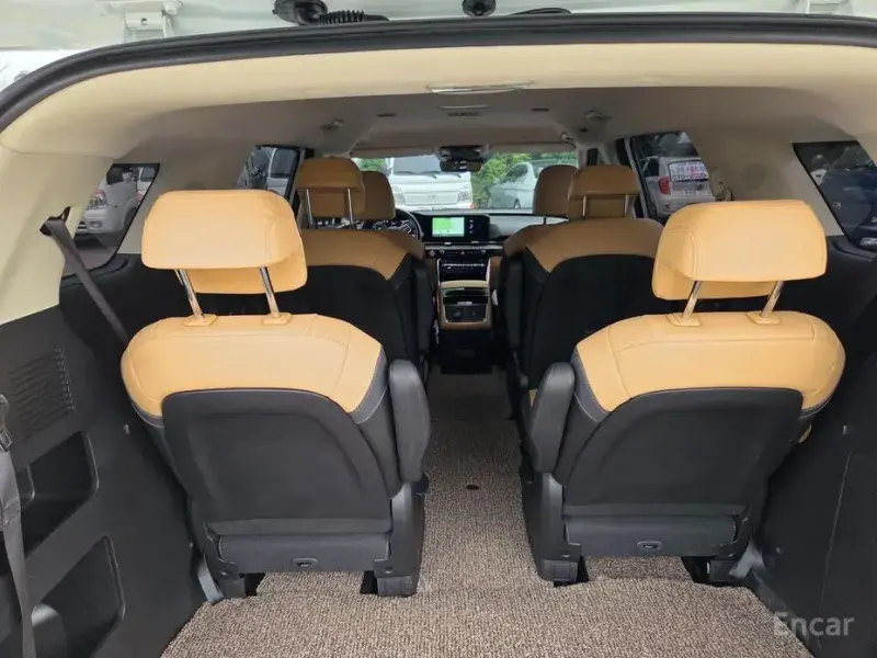 2023 Kia Carnival с пробегом 33 210 км