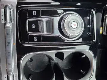 2023 Kia Carnival с пробегом 33 210 км