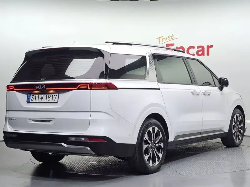 2023 Kia Carnival с пробегом 46 068 км