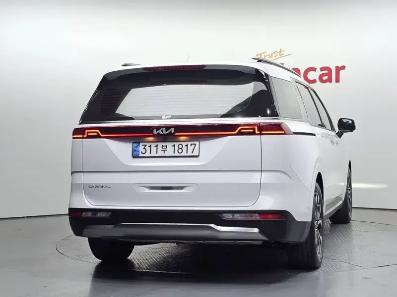 2023 Kia Carnival с пробегом 46 068 км