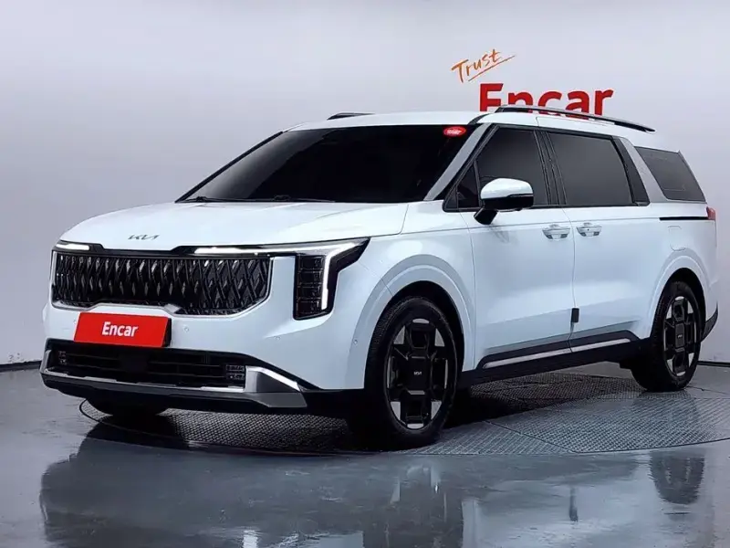 2025 Kia Carnival с пробегом 9 846 км