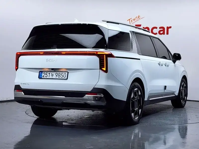 2025 Kia Carnival с пробегом 9 846 км