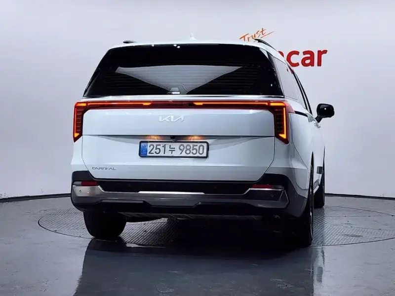 2025 Kia Carnival с пробегом 9 846 км