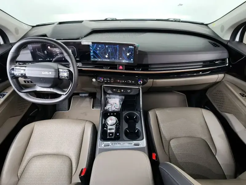 2025 Kia Carnival с пробегом 9 846 км
