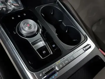 2025 Kia Carnival с пробегом 9 846 км