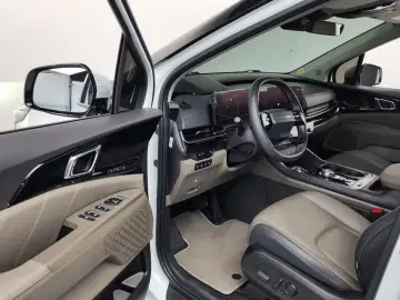 2025 Kia Carnival с пробегом 9 846 км