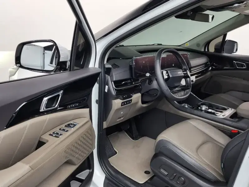 2025 Kia Carnival с пробегом 9 846 км