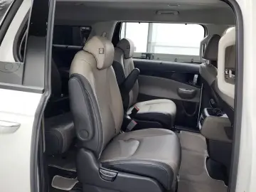 2025 Kia Carnival с пробегом 9 846 км