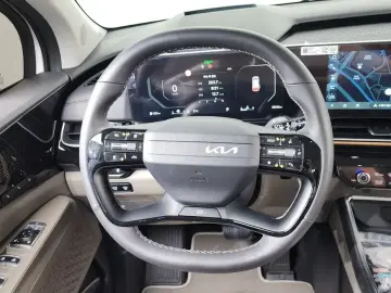 2025 Kia Carnival с пробегом 9 846 км