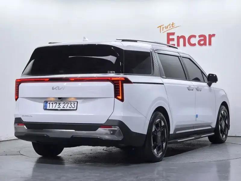2025 Kia Carnival с пробегом 10 927 км