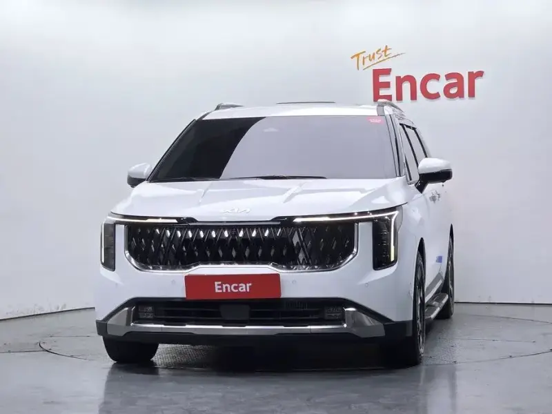 2025 Kia Carnival с пробегом 10 927 км