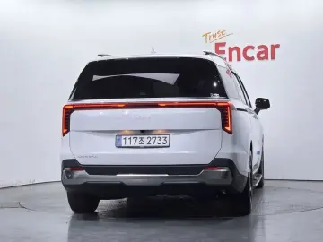 2025 Kia Carnival с пробегом 10 927 км