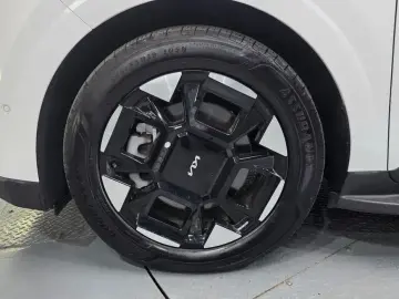 2025 Kia Carnival с пробегом 10 927 км