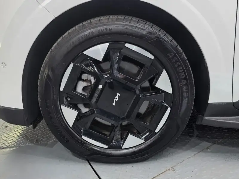 2025 Kia Carnival с пробегом 10 927 км