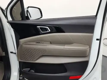 2025 Kia Carnival с пробегом 9 846 км