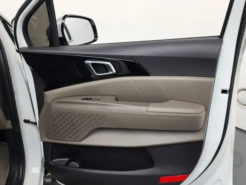 2025 Kia Carnival с пробегом 9 846 км