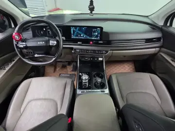2025 Kia Carnival с пробегом 10 927 км