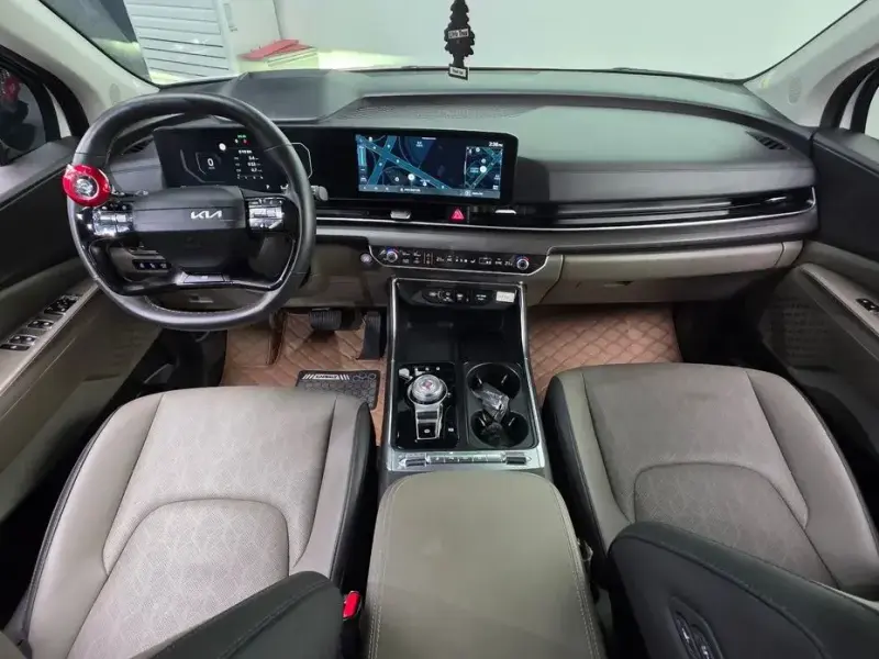 2025 Kia Carnival с пробегом 10 927 км