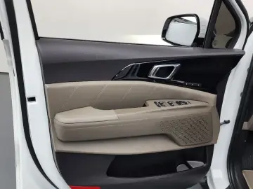 2025 Kia Carnival с пробегом 9 846 км