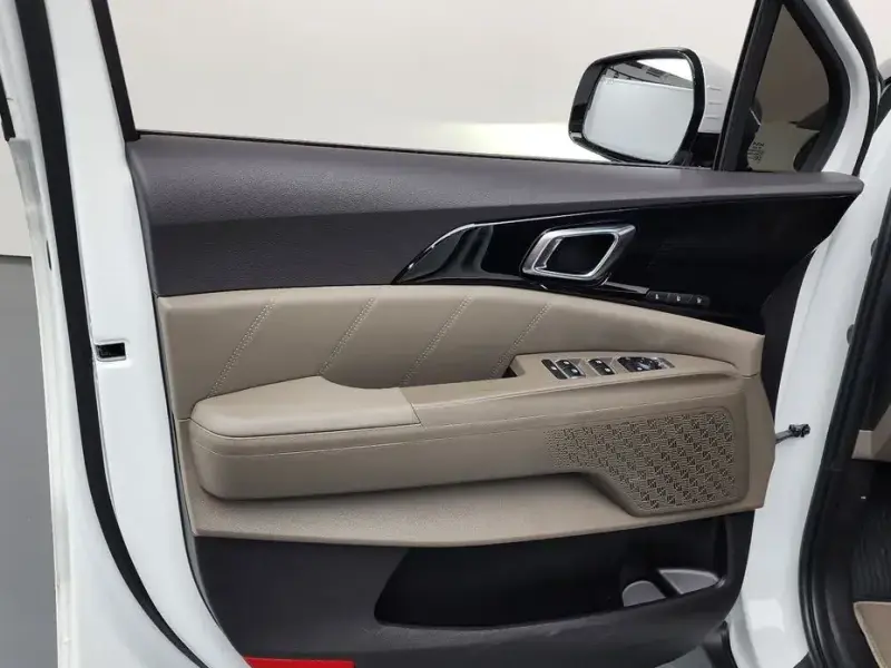 2025 Kia Carnival с пробегом 9 846 км