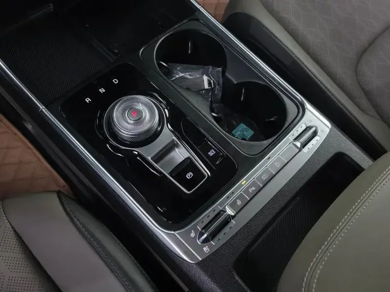 2025 Kia Carnival с пробегом 10 927 км