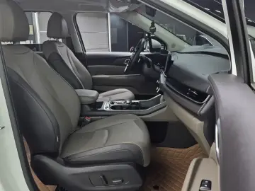2025 Kia Carnival с пробегом 10 927 км