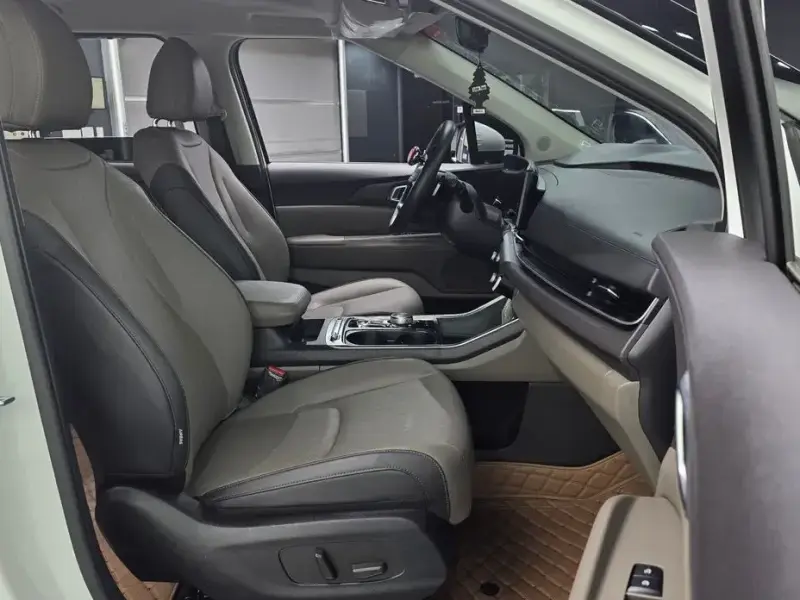 2025 Kia Carnival с пробегом 10 927 км