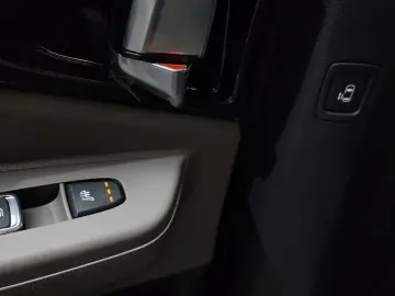 2025 Kia Carnival с пробегом 9 846 км