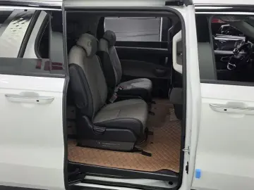2025 Kia Carnival с пробегом 10 927 км