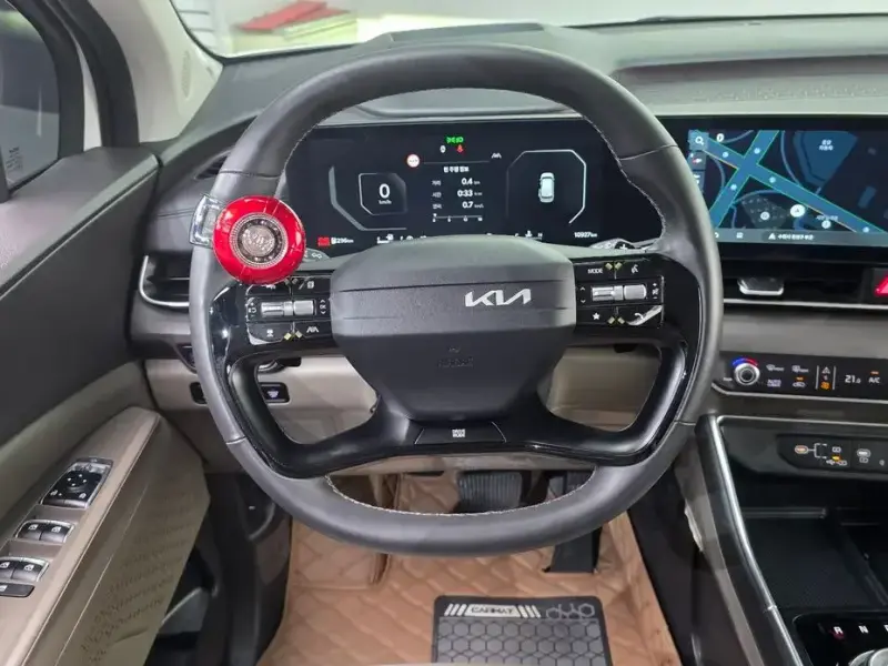 2025 Kia Carnival с пробегом 10 927 км