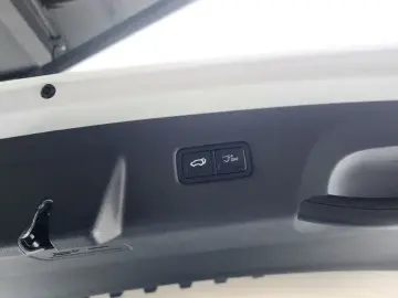 2025 Kia Carnival с пробегом 9 846 км