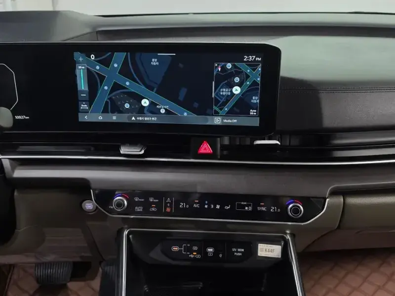 2025 Kia Carnival с пробегом 10 927 км