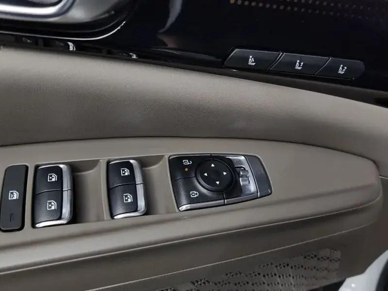 2025 Kia Carnival с пробегом 9 846 км