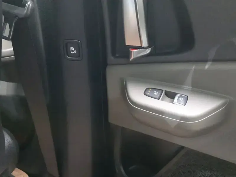 2025 Kia Carnival с пробегом 10 927 км