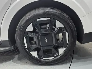 2025 Kia Carnival с пробегом 10 927 км