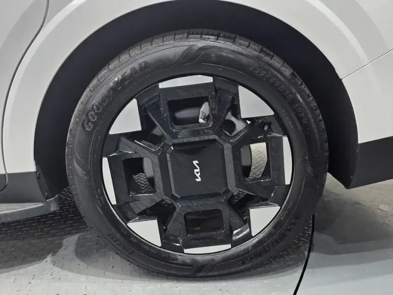 2025 Kia Carnival с пробегом 10 927 км