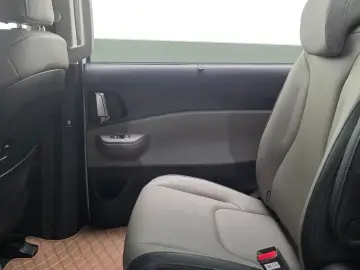2025 Kia Carnival с пробегом 10 927 км