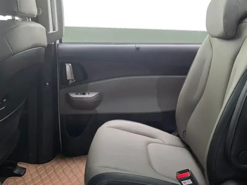 2025 Kia Carnival с пробегом 10 927 км